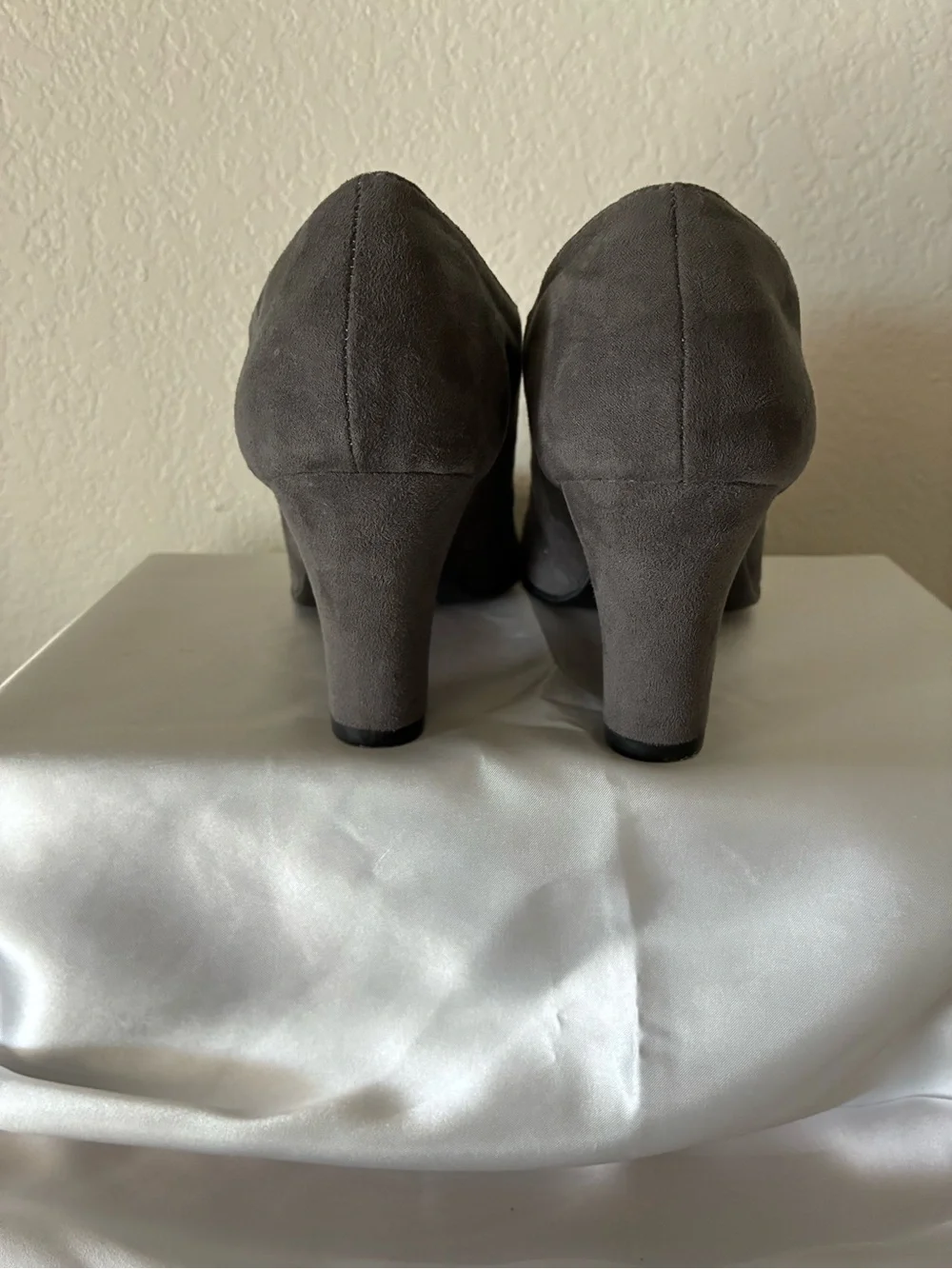Aerosoles Gray Suede Woven Detail Heels